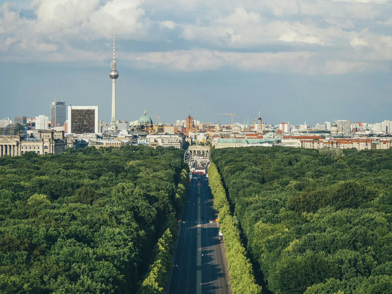 Luftbild von Berlin mit Tiergarten