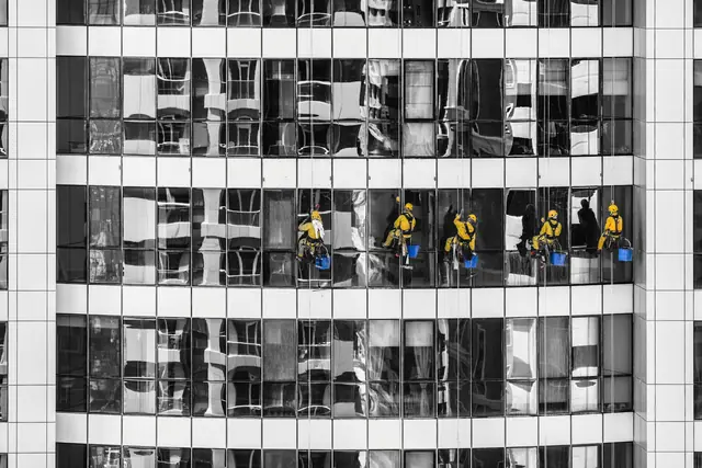 Fassade mit Gerüst während einer Sanierung