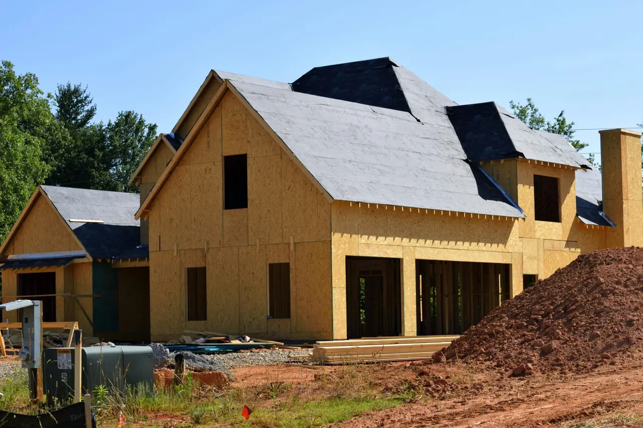 Haus im Bau mit Holzständerwerk
